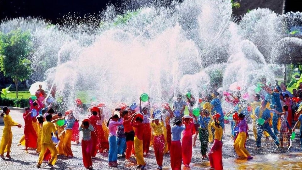 Le-hoi-te-nuoc-tai-Campuchia-Du-lich-Campuchia-Hatienvegasanh-suu-tam.jpg