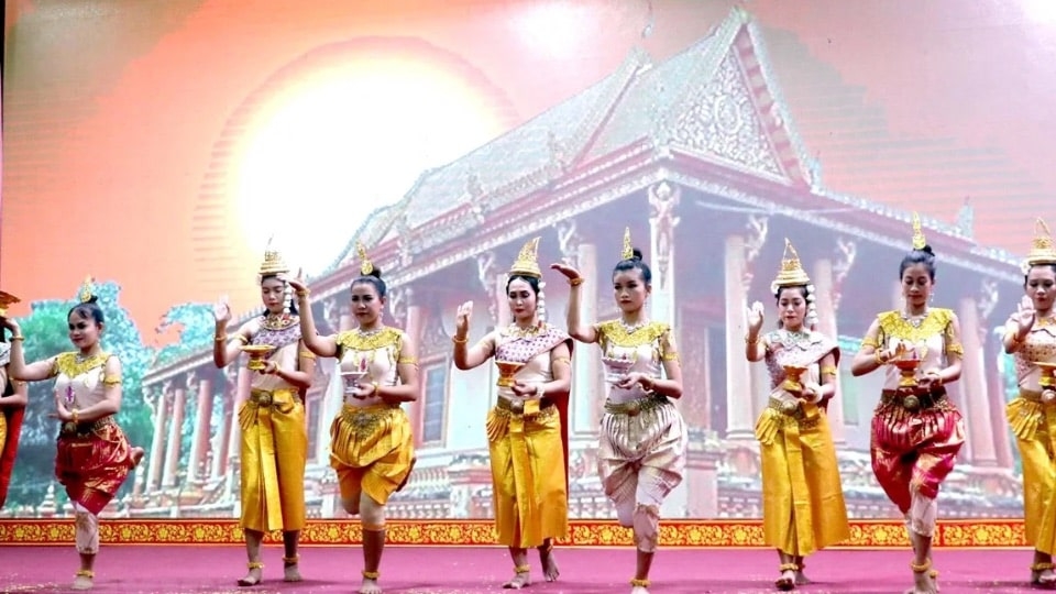 Ngay-1-Maha-Songkran-Du-lich-Campuchia-Hatienvegasanh-suu-tam.jpg