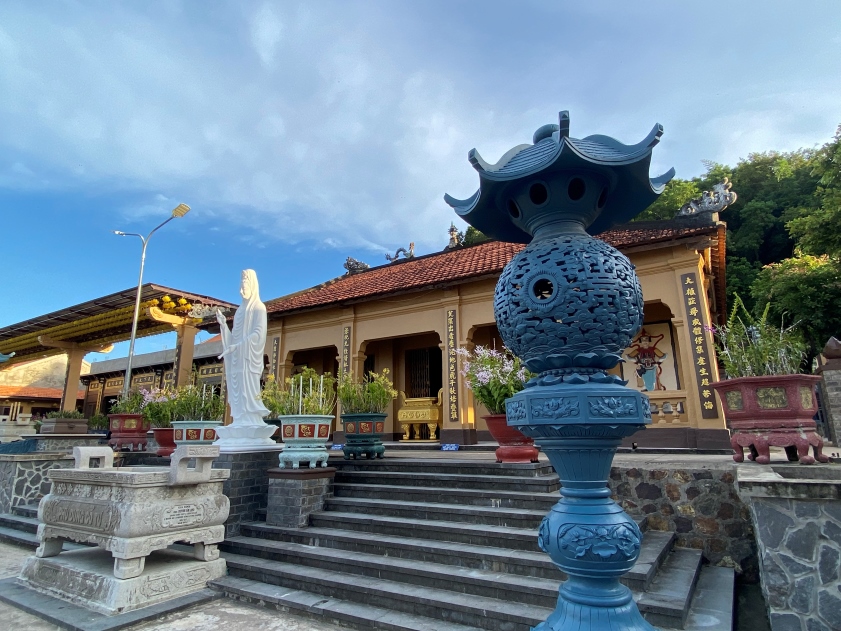 Vang-canh-kham-pha-kien-truc-dac-sac-cua-ngoi-chua-Du-lich-Ha-Tien-Hatienvegasanh-suu-tam.jpg