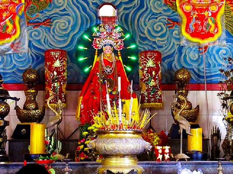Tham-quan-cac-cong-trinh-ton-giao-mang-dam-ban-sac-bien-khoi-Du-lich-Kien-Giang-Hatienvegasanh-suu-tam.jpg