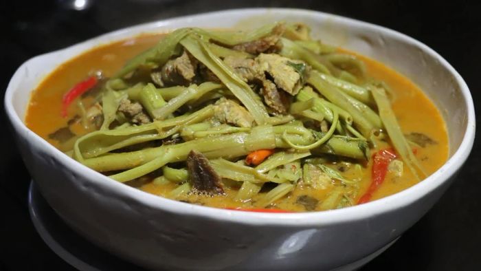 14.-Samlor-Mchu-Kroeung-Sach-Ko-Canh-Chua-Thit-Bo-Dac-Trung-Campuchia-Du-lich-Campuchia-Hatienvegasanh-suu-tam.jpg
