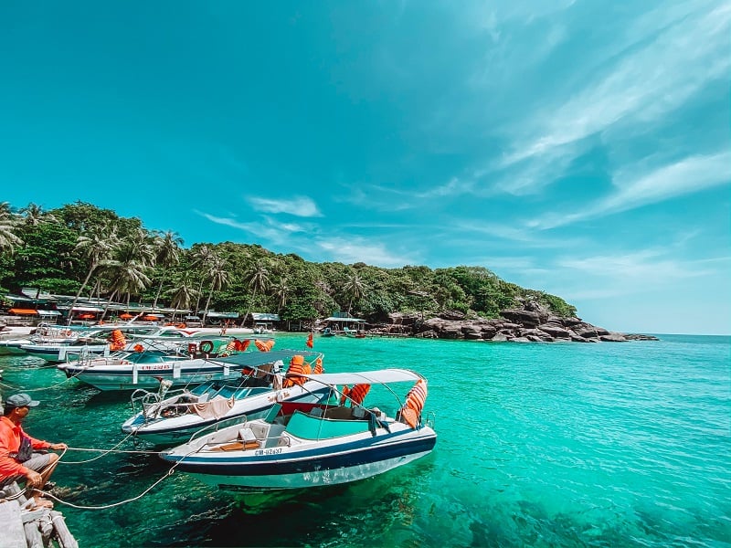 Di-chuyen-bang-tau-thuyen-Du-lich-Phu-Quoc-Hatienvegasanh-suu-tam.jpg