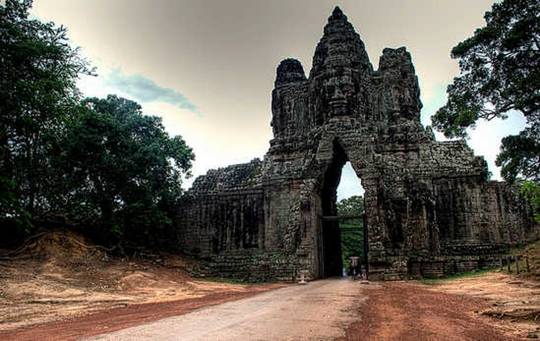 Den-Angkor-Thom-Du-lich-Campuchia-Hatienvegasanh-suu-tam.jpg
